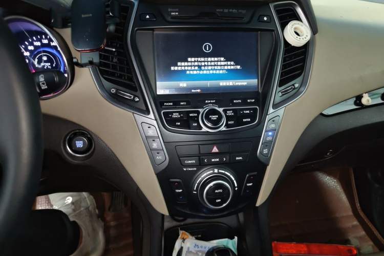 Used Hyundai Santa Fe Classic 2013 3.0L 4x4 Premium Edition 7-Seater Euro IV Audio And AC Panel