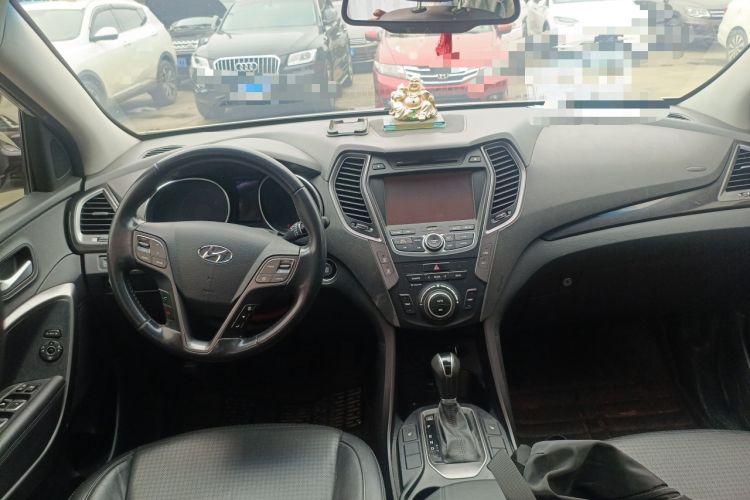 Used Hyundai Santa Fe Classic 2013 3.0L 4x4 Comfort Edition with Navigation 7 Seats Euro IV Center Console