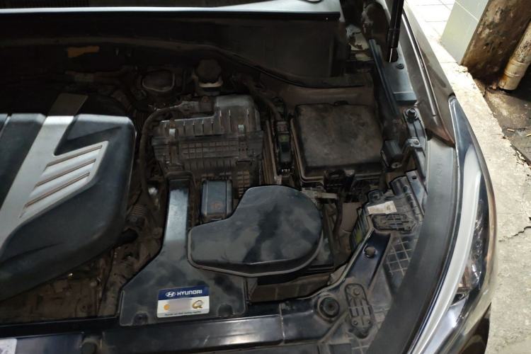 Used Hyundai Santa Fe Classic 2013 3.0L 4x4 Premium Edition 7-Seater Euro IV Engine Bay Left