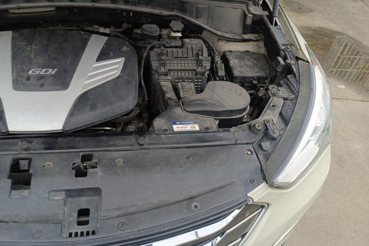 Used Hyundai Santa Fe Classic 2013 3.0L 4x4 Comfort Edition with Navigation 7 Seats Euro IV Engine Bay Left