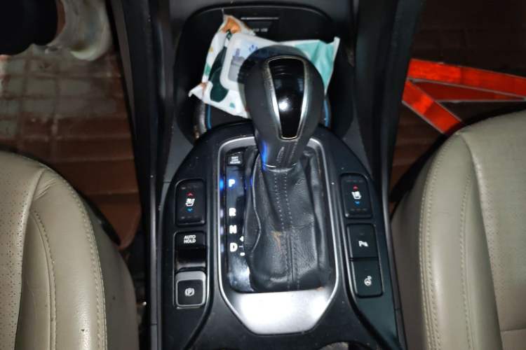 Used Hyundai Santa Fe Classic 2013 3.0L 4x4 Premium Edition 7-Seater Euro IV Gear Lever
