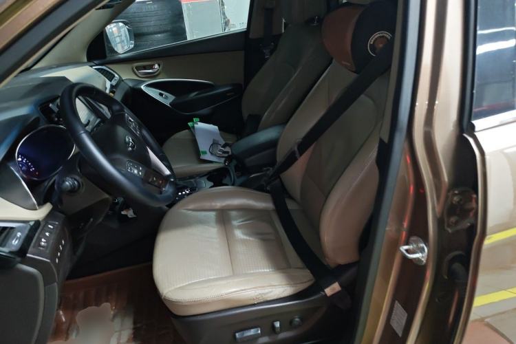 Used Hyundai Santa Fe Classic 2013 3.0L 4x4 Premium Edition 7-Seater Euro IV Left Front Seat