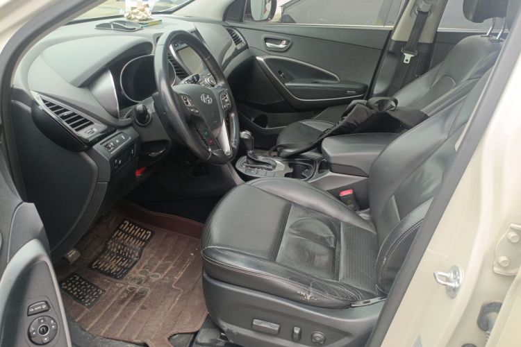 Used Hyundai Santa Fe Classic 2013 3.0L 4x4 Comfort Edition with Navigation 7 Seats Euro IV Left Front Seat
