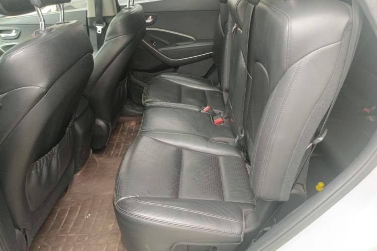 Used Hyundai Santa Fe Classic 2013 3.0L 4x4 Comfort Edition with Navigation 7 Seats Euro IV Left Rear Seat