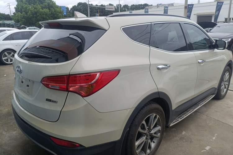 Used Hyundai Santa Fe Classic 2013 3.0L 4x4 Comfort Edition with Navigation 7 Seats Euro IV Rear