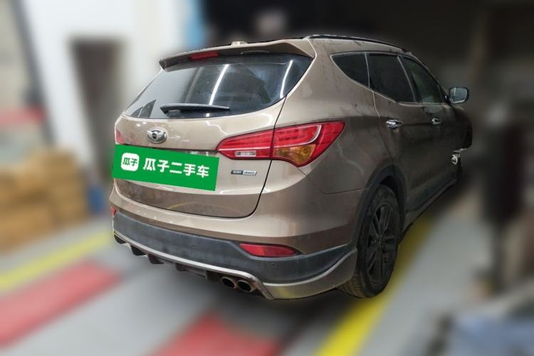 Used Hyundai Santa Fe Classic 2013 3.0L 4x4 Premium Edition 7-Seater Euro IV Rear Right 45 Deg