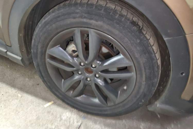 Used Hyundai Santa Fe Classic 2013 3.0L 4x4 Premium Edition 7-Seater Euro IV Right Front Wheel Hub
