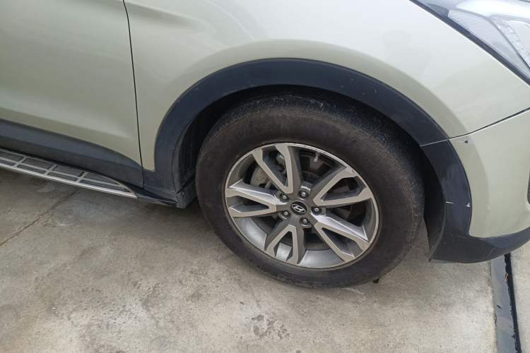 Used Hyundai Santa Fe Classic 2013 3.0L 4x4 Comfort Edition with Navigation 7 Seats Euro IV Right Front Wheel Hub