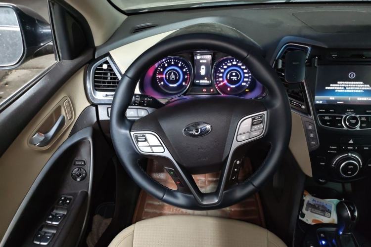 Used Hyundai Santa Fe Classic 2013 3.0L 4x4 Premium Edition 7-Seater Euro IV Steering Wheel