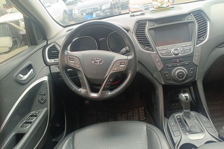 Used Hyundai Santa Fe Classic 2013 3.0L 4x4 Comfort Edition with Navigation 7 Seats Euro IV Steering Wheel