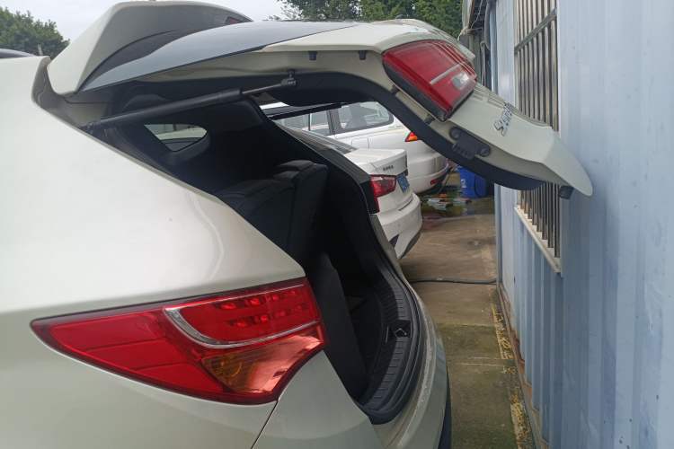 Used Hyundai Santa Fe Classic 2013 3.0L 4x4 Comfort Edition with Navigation 7 Seats Euro IV Trunk