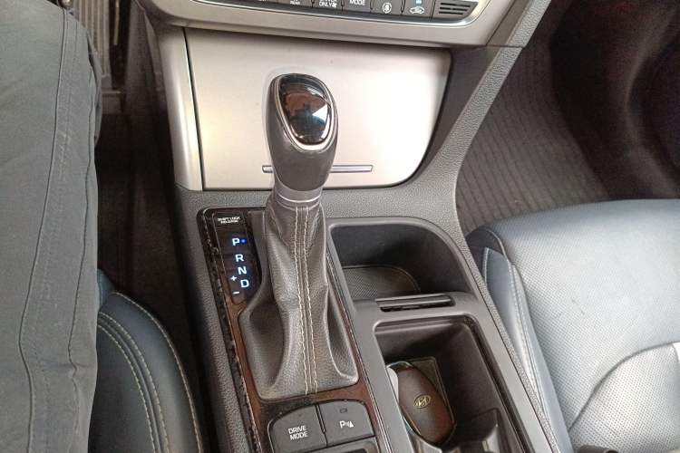 Used Hyundai Sonata 2016 2.0L Hybrid HL Luxury Version Gear Lever