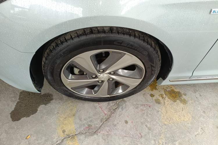 Used Hyundai Sonata 2016 2.0L Hybrid HL Luxury Version Left Front Wheel Hub