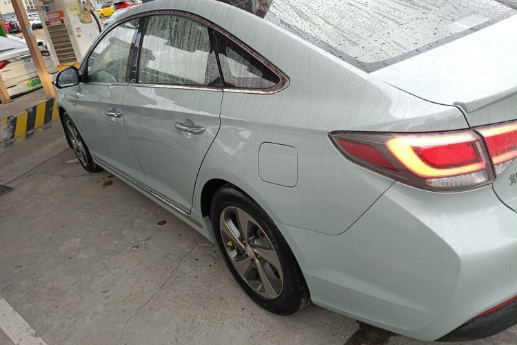 Used Hyundai Sonata 2016 2.0L Hybrid HL Luxury Version Left Side
