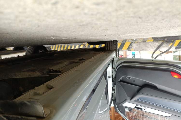 Used Hyundai Sonata 2016 2.0L Hybrid HL Luxury Version Left Side Sill