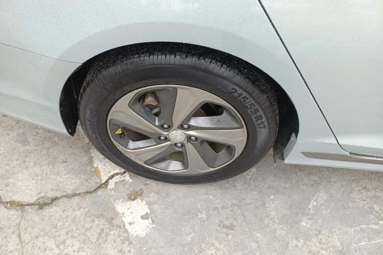 Used Hyundai Sonata 2016 2.0L Hybrid HL Luxury Version Right Rear Wheel Hub