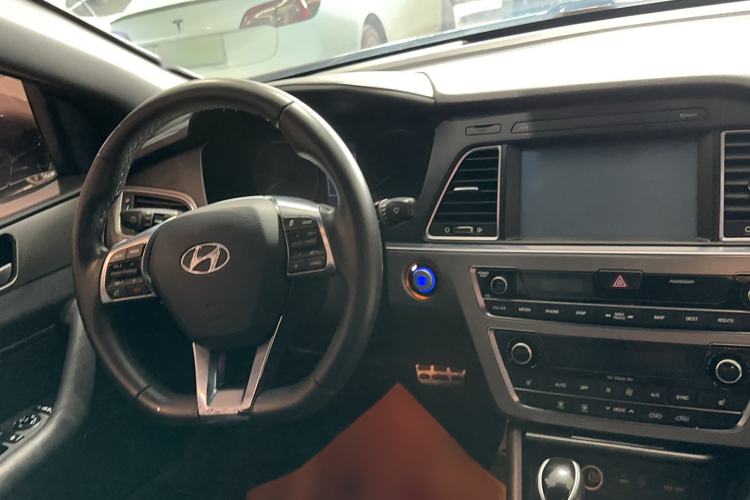 Used Hyundai Sonata 2015 1.6T GLX Advanced Model Center Console
