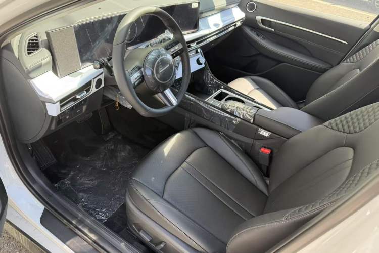 Used Hyundai Sonata 2024 1.5T Pro Interior 5