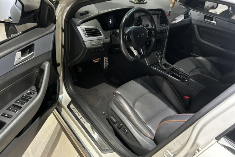 Used Hyundai Sonata 2015 1.6T GLX Advanced Model Interior 2