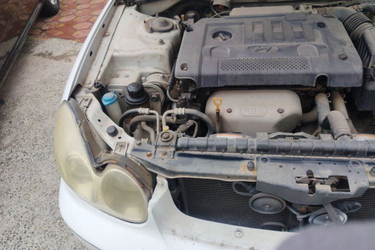 Used Hyundai Sonata 2004 2.0L Manual Standard Edition Engine Bay Right