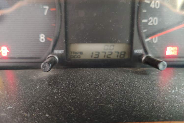 Used Hyundai Sonata 2004 2.0L Manual Standard Edition Odometer Close Up
