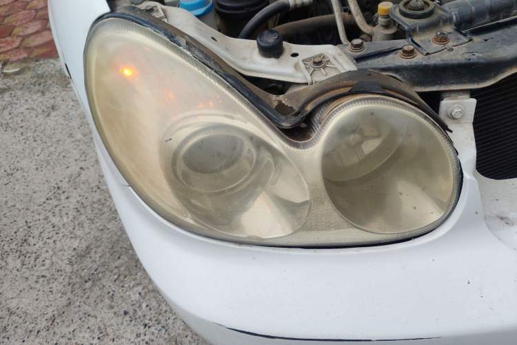 Used Hyundai Sonata 2004 2.0L Manual Standard Edition Right Front Headlight