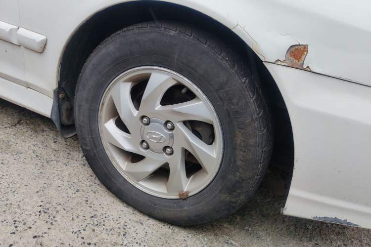 Used Hyundai Sonata 2004 2.0L Manual Standard Edition Right Front Wheel Hub