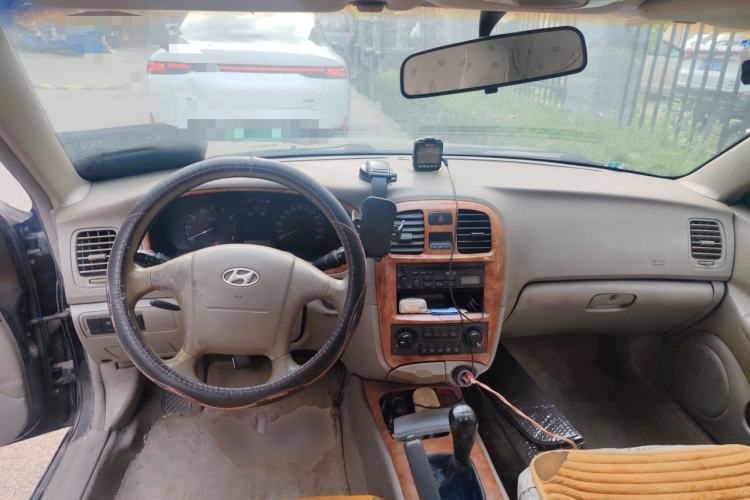 Used Hyundai Sonata 2006 2.0L Manual Standard Edition Center Console