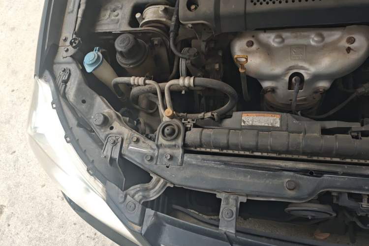 Used Hyundai Sonata 2006 2.0L Manual Standard Edition Engine Bay Right