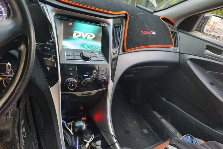 Used Hyundai Sonata 2011 2.0L Automatic Fashion Edition Audio And AC Panel
