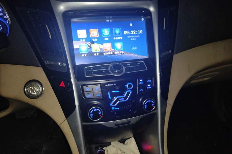 Used Hyundai Sonata 2011 2.0L Automatic Luxury Edition Audio And AC Panel