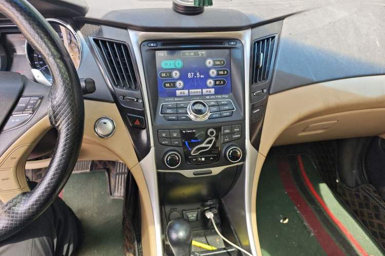 Used Hyundai Sonata 2011 2.4L Automatic Top-Tier Version Audio And AC Panel