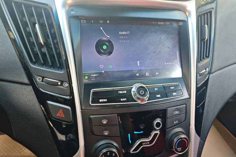 Used Hyundai Sonata 2011 2.0L Automatic Fashion Edition Audio And AC Panel