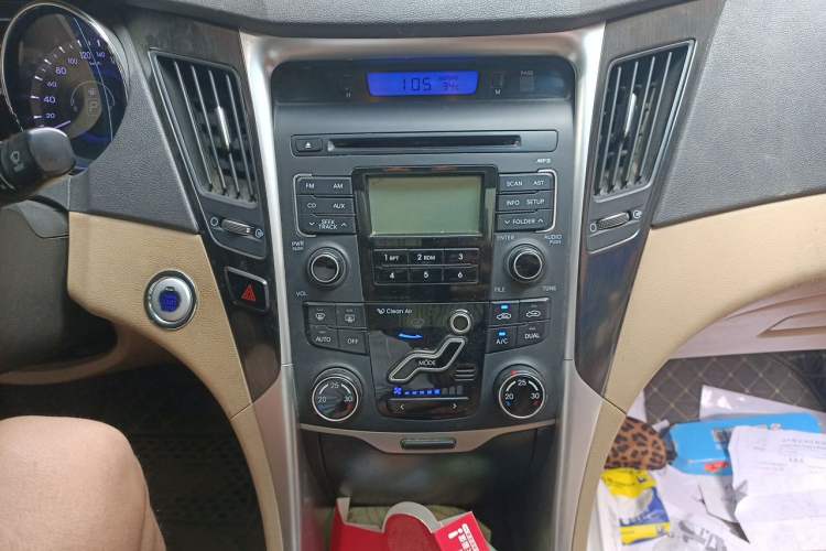 Used Hyundai Sonata 2011 2.0L Automatic Luxury Edition Audio And AC Panel