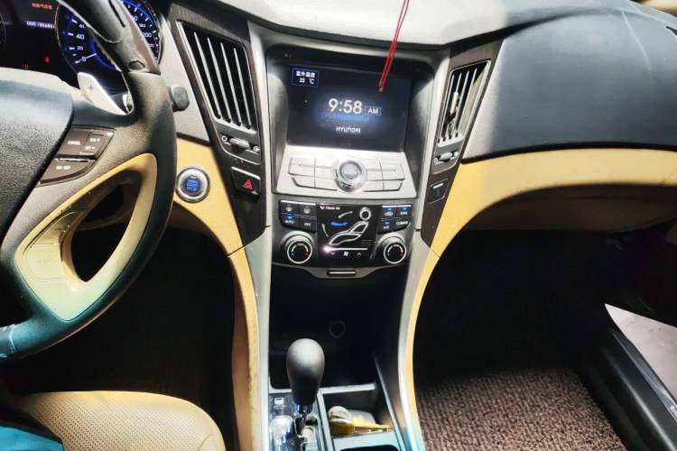 Used Hyundai Sonata 2011 2.4L Automatic Top-Tier Version Audio And AC Panel