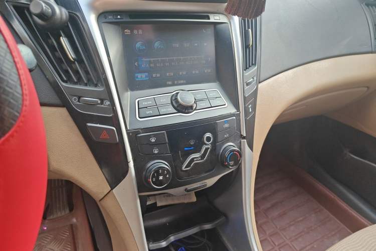 Used Hyundai Sonata 2011 2.0L Automatic Fashion Edition Audio And AC Panel