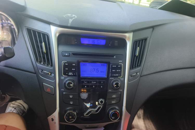 Used Hyundai Sonata 2011 2.0L Automatic Fashion Edition Audio And AC Panel