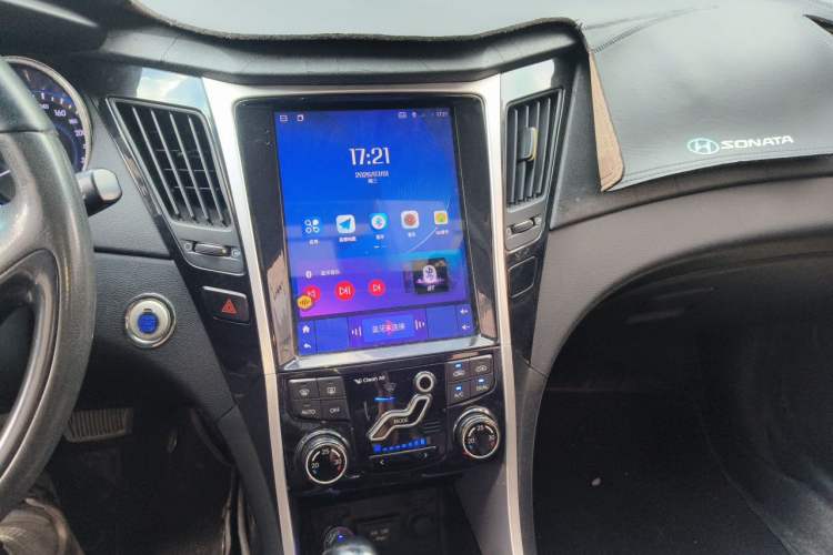 Used Hyundai Sonata 2011 2.0L Automatic Luxury Edition Audio And AC Panel