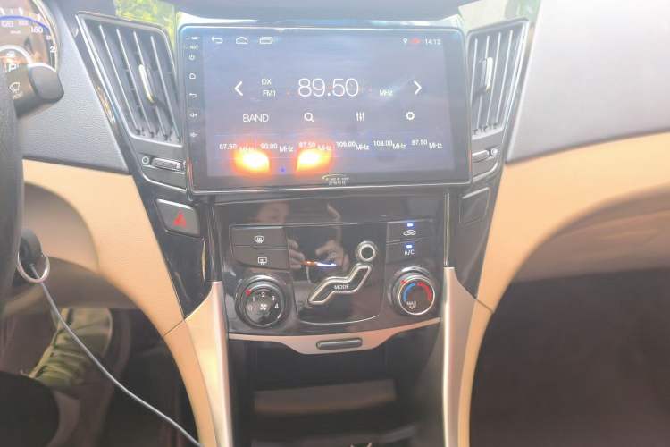 Used Hyundai Sonata 2011 2.0L Automatic Fashion Edition Audio And AC Panel