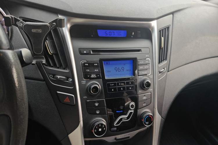 Used Hyundai Sonata 2011 2.0L Automatic Fashion Edition Audio And AC Panel