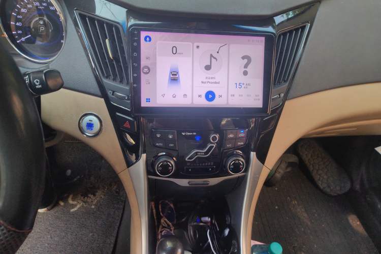 Used Hyundai Sonata 2011 2.0L Automatic Luxury Edition Audio And AC Panel