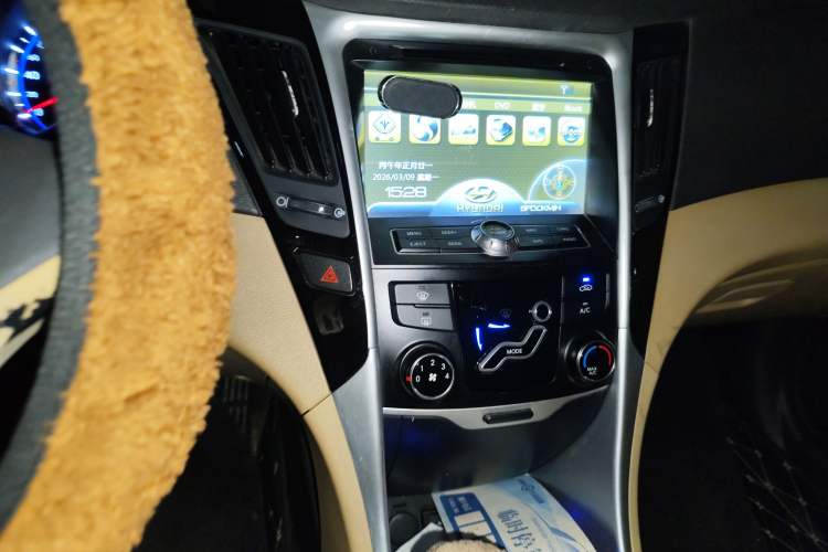 Used Hyundai Sonata 2011 2.0L Automatic Fashion Edition Audio And AC Panel