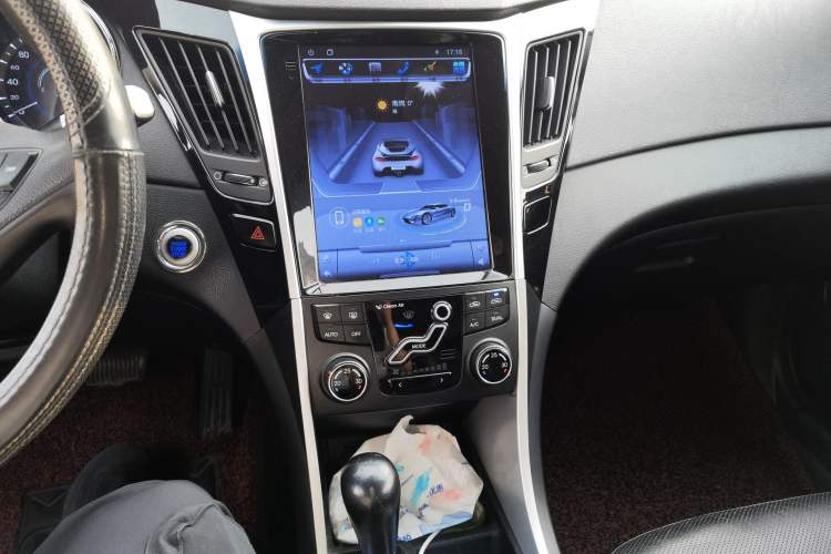 Used Hyundai Sonata 2011 2.0L Automatic Luxury Edition Audio And AC Panel