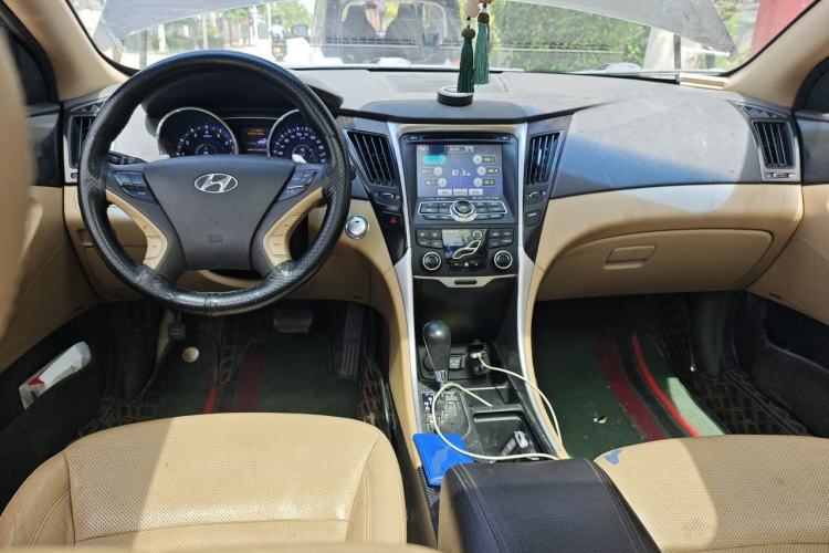 Used Hyundai Sonata 2011 2.4L Automatic Top-Tier Version Center Console