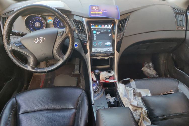 Used Hyundai Sonata 2011 2.0L Automatic Luxury Edition Center Console