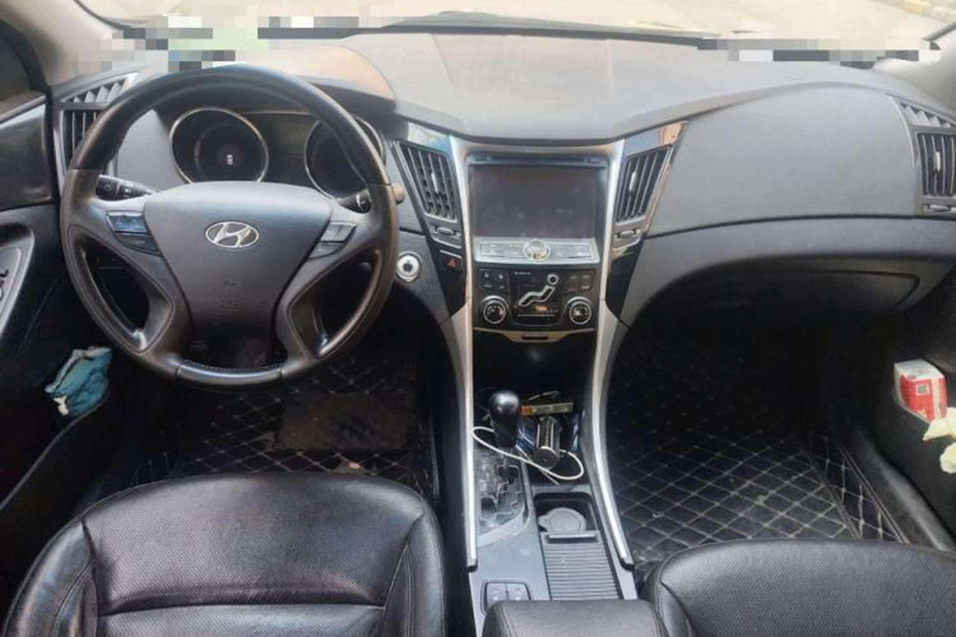 Used Hyundai Sonata 2011 2.0L Automatic Luxury Edition Center Console