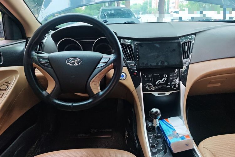 Used Hyundai Sonata 2011 2.0L Automatic Prestige Edition Center Console