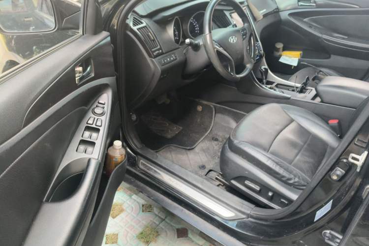Used Hyundai Sonata 2011 2.0L Automatic Luxury Edition Driver Seat