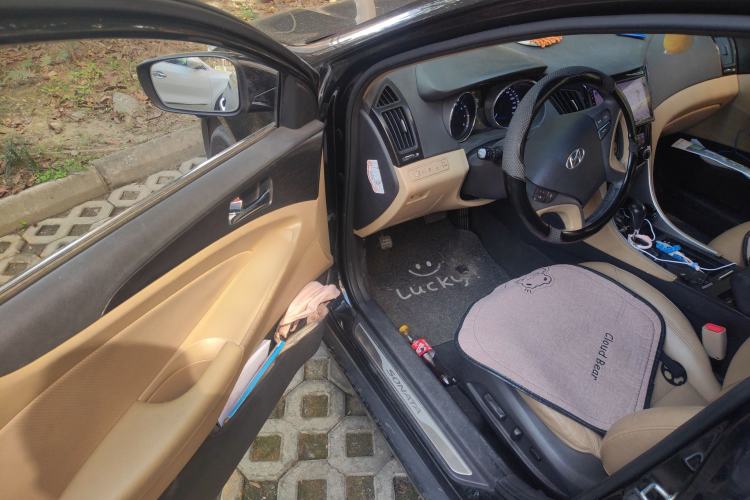 Used Hyundai Sonata 2011 2.0L Automatic Luxury Edition Driver Seat