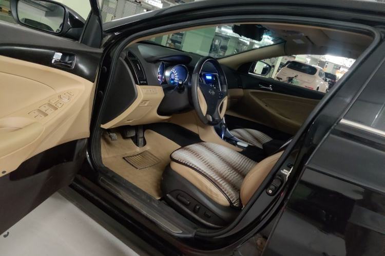 Used Hyundai Sonata 2011 2.0L Automatic Luxury Edition Driver Seat